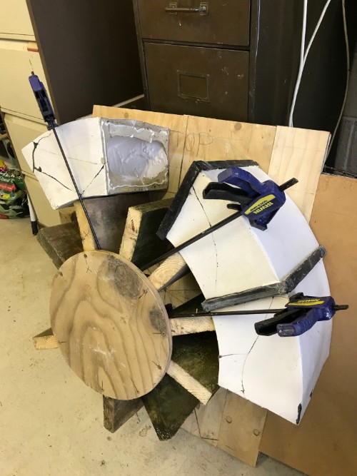 Jig for assembling giant ceramic ring sculpture