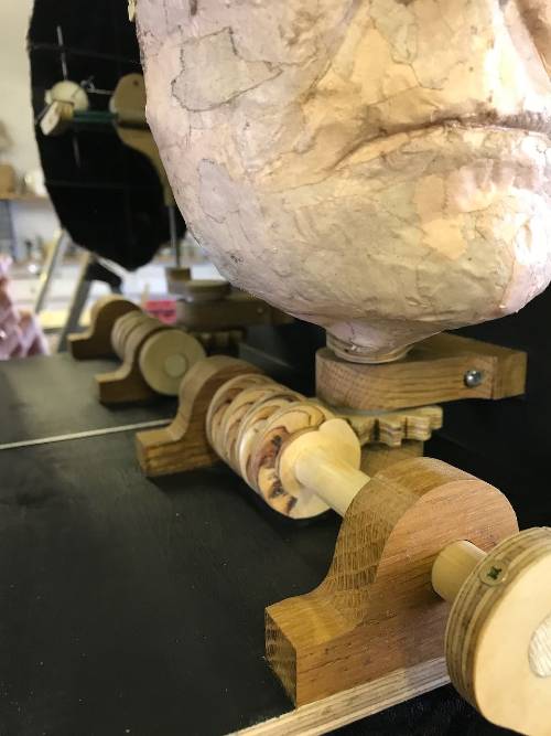 Wooden worm gear for an automaton