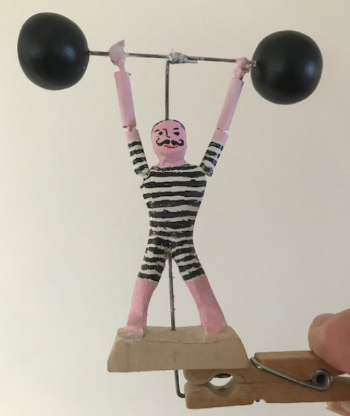 Strongman automaton