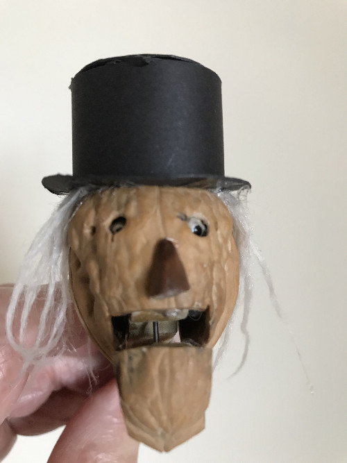 Scared man clothes peg automaton