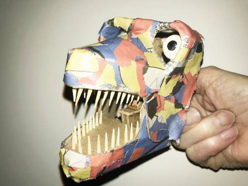 Wolf clothes peg automaton