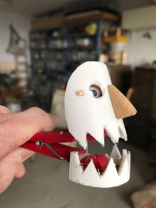 Bitten clothes peg automaton